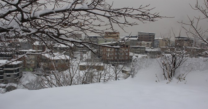 Hakkari'de köy ve mezra yolları kapandı 3