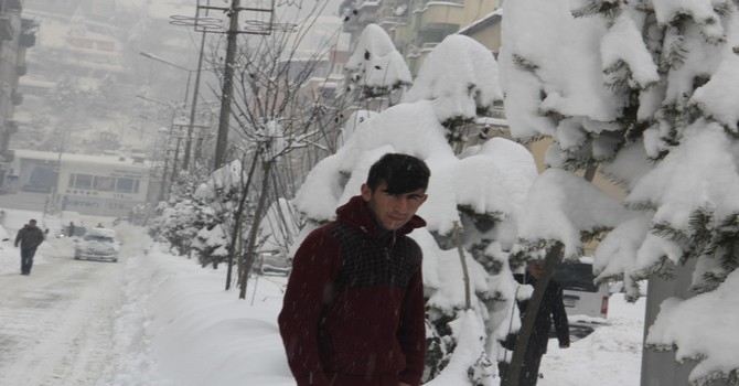 Hakkari'de köy ve mezra yolları kapandı 8
