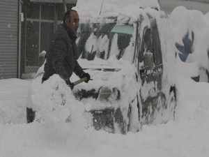 Hakkari'de köy ve mezra yolları kapandı