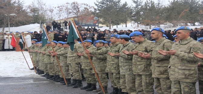 Hakkarili teğmen toprağa verildi 16