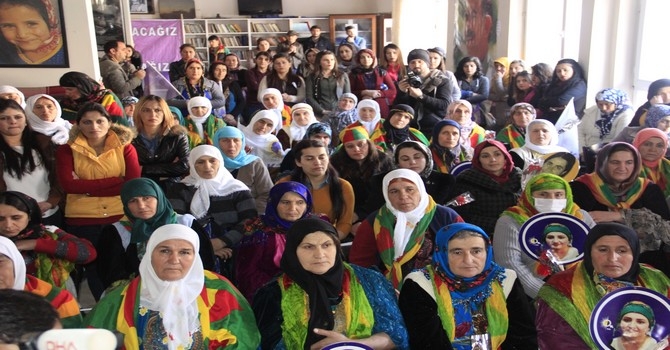 Hakkari'de 8 mart şöleni 10