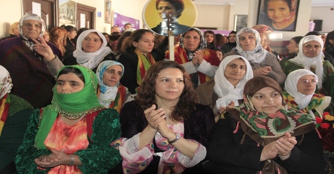 Hakkari'de 8 mart şöleni 13