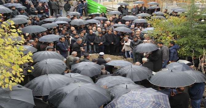 Tez ailesinden 5 kişi toprağa verildi 18