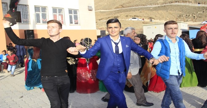 12-13- Kasım Hakkari düğünleri 25