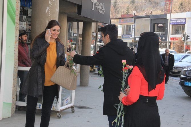 Hakkari’de Halaylı 8 Mart kutlaması 21