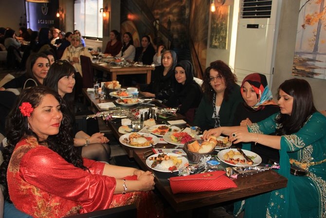 Hakkari’de Halaylı 8 Mart kutlaması 23