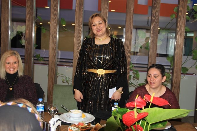 Hakkari’de Halaylı 8 Mart kutlaması 4