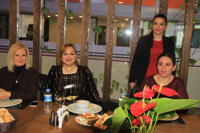 Hakkari’de Halaylı 8 Mart kutlaması 5