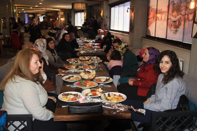 Hakkari’de Halaylı 8 Mart kutlaması 7