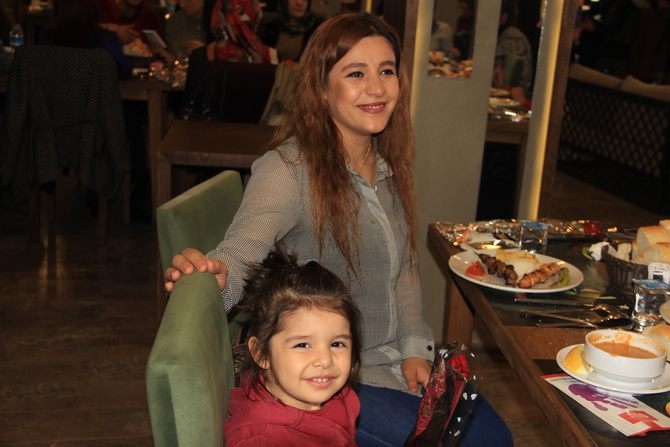 Hakkari’de Halaylı 8 Mart kutlaması 8