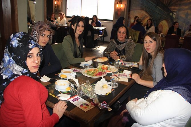 Hakkari’de Halaylı 8 Mart kutlaması 9