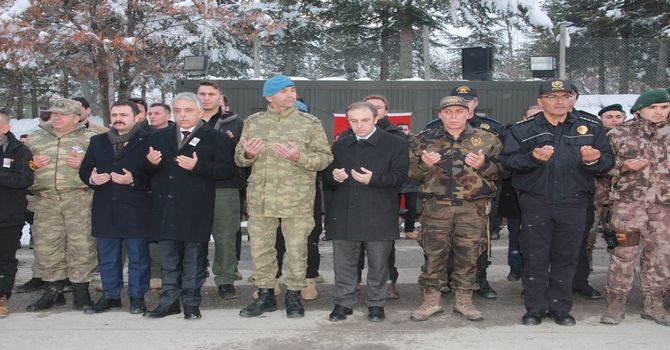 Şehit Er Erdem için Hakkari’de tören düzenlendi 6