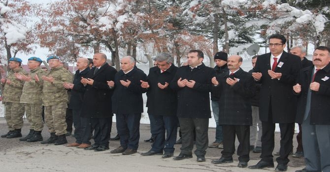 Şehit Er Erdem için Hakkari’de tören düzenlendi 8