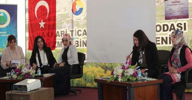 Hakkari’de 8 mart paneli düzenlendi 2