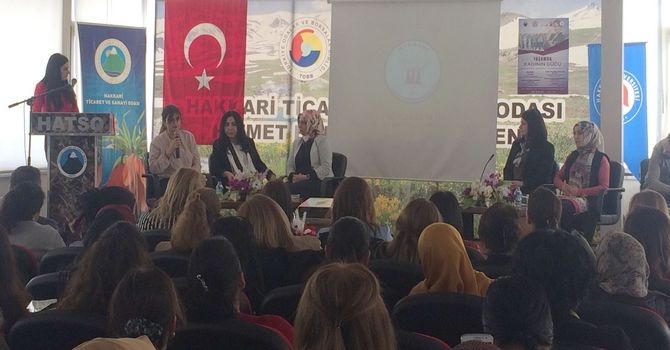 Hakkari’de 8 mart paneli düzenlendi 5