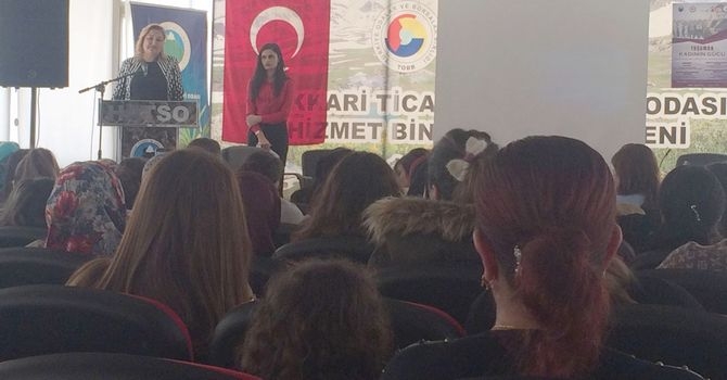 Hakkari’de 8 mart paneli düzenlendi 6