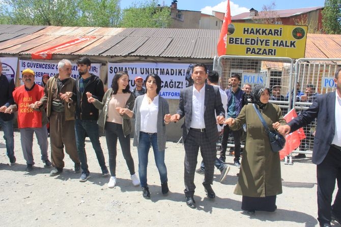 Hakkari’de halaylı 1 Mayıs kutlaması! 10