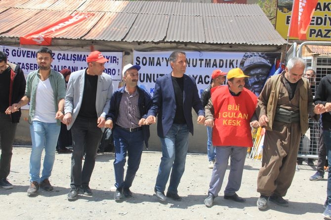 Hakkari’de halaylı 1 Mayıs kutlaması! 11