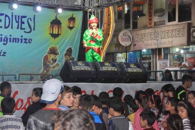 Belediye'den yüz boyama etkinliği 22