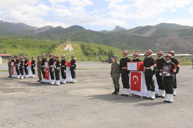 Şehitler törenle memleketlerine uğurlandı 4