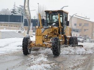 Hakkari belediyesi kar mesaisinde
