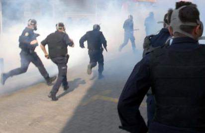 DAĞGÖL/DE BU DEFA POLİS SLOGAN ATTI