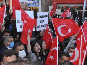 Gara katliamına tepki yürüyüşü
