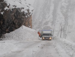 Hakkari Van-karayoluna çığ düştü