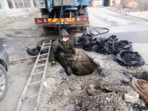 Kanalizasyon işçilerinin fedakâr çalışması