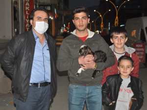 Yeni doğan oğlağa şefkat eli