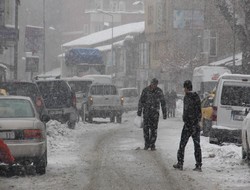 Hakkari-Şırnak karayoluna çığ düştü