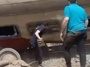 Tren raydan çıktı: 8 ölü, 97 yaralı