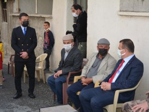 Vali Akbıyık, şehit ailelerini ziyaret etti
