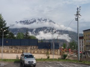 Sümbül dağı zirvesine kar yağdı