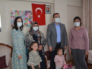 Vali Akbıyık'tan şehit ailesine ziyaret