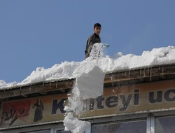 Hakkari'de dondurucu soğuklar