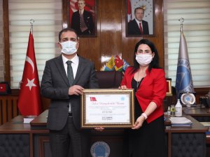 Yazar İçen'e Hemşehrilik beratı verildi