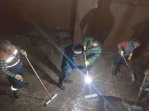 Hakkari’de su depoları ekiplerce temizlendi