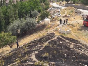 Hakkari’de mezarlık yangını