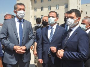 Bakan Selçuk Yüksekova’da