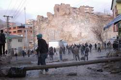 KARŞIYAKA GÖSTERİCİLERİN ELİNDE