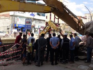 Cengiz Topel Caddesi yenileniyor