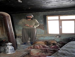 Sevdiği kız evlendi, aklını kaçırdı