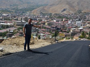 Hakkari’de ilk defa iki mezarlık yolu asfaltlandı