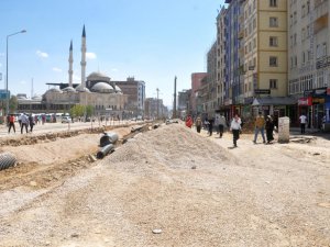 Yüksekova'nın bitmeyen çileli yolları