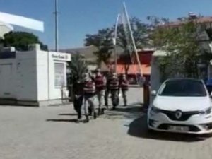İnsan kaçakçılığı yapan 2 kişi tutuklandı