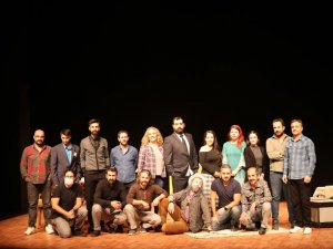 Devlet Tiyatrosu perdelerini açtı
