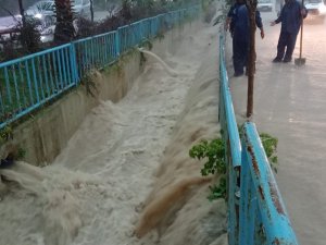 Urla ilçesindeki yağış zor anlar yaşattı