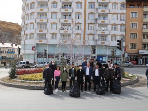 Kadın başkandan çöp kampanyasına destek