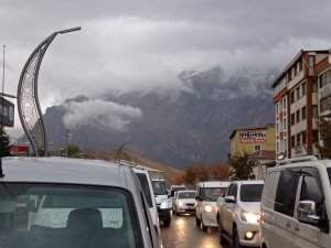 Hakkari sümbül dağına yılın ilk karı yağdı